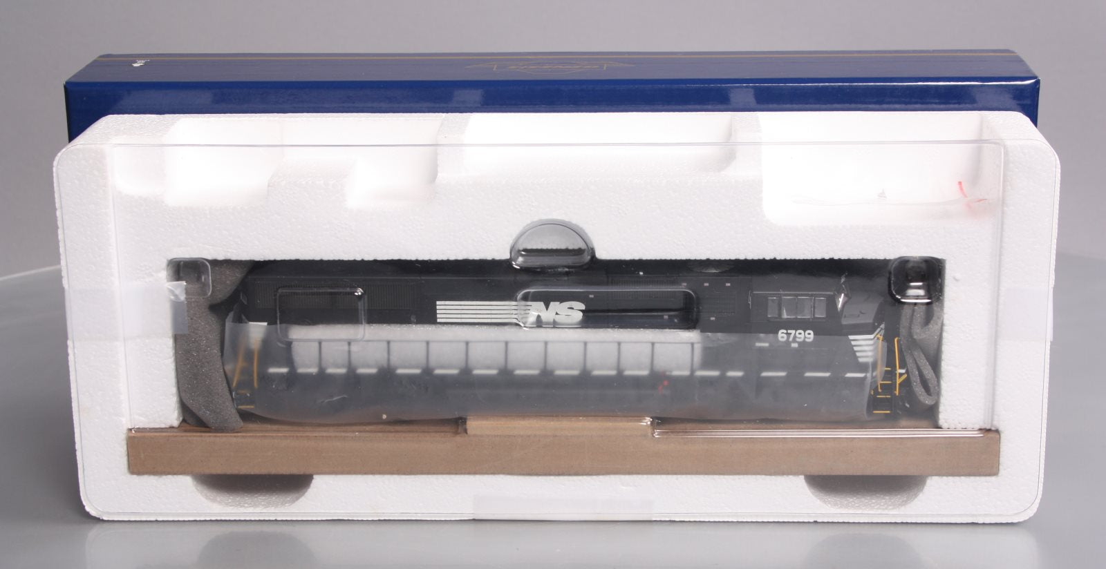 Athearn G67294 HO Norfolk Southern EMD SD60M Diesel Locomotive #6799