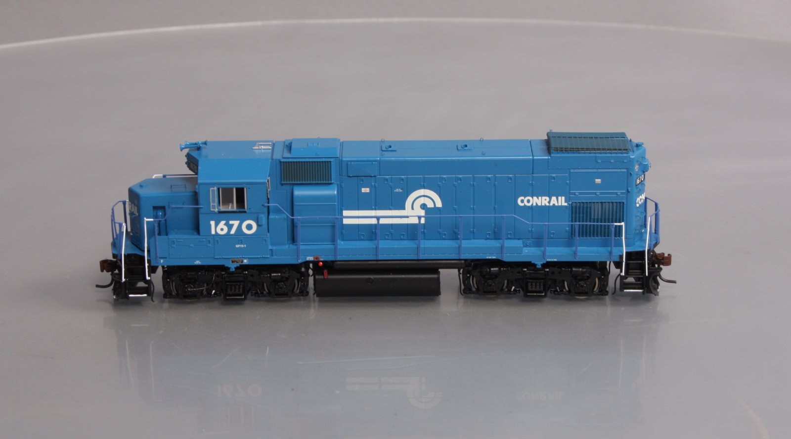 Athearn G68008 HO Conrail GP15-1 Diesel Locomotive #1670