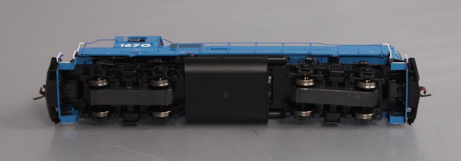 Athearn G68008 HO Conrail GP15-1 Diesel Locomotive #1670