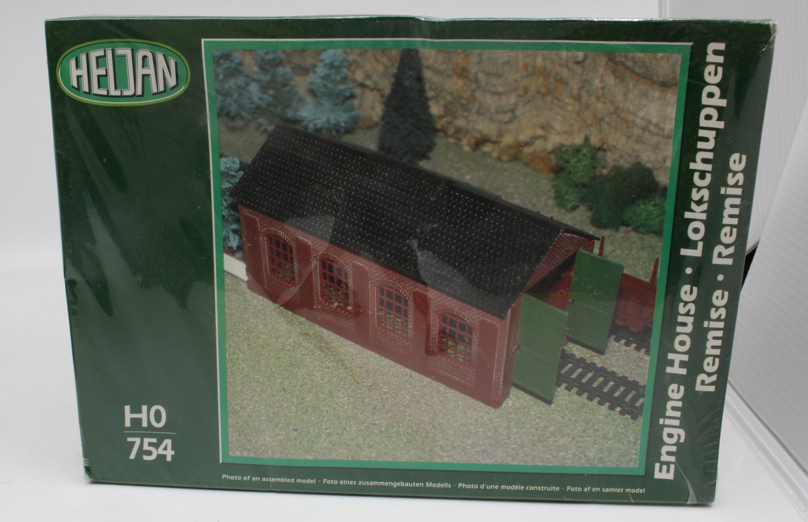Heljan 754 Engine House Building Kit – Trainz
