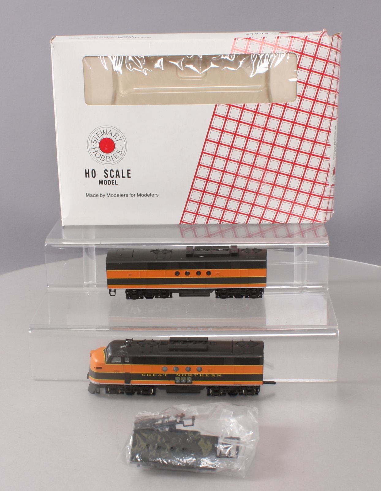 Stewart 5023 HO Great Northern EMD FT A/B Powered/Dummy Diesel Loco Set Kits