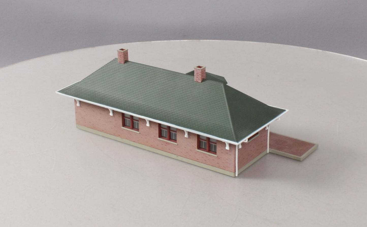 Walthers 933-2831 HO Scale Pella Brick Depot W/ Figures & Accessories Built-Ups