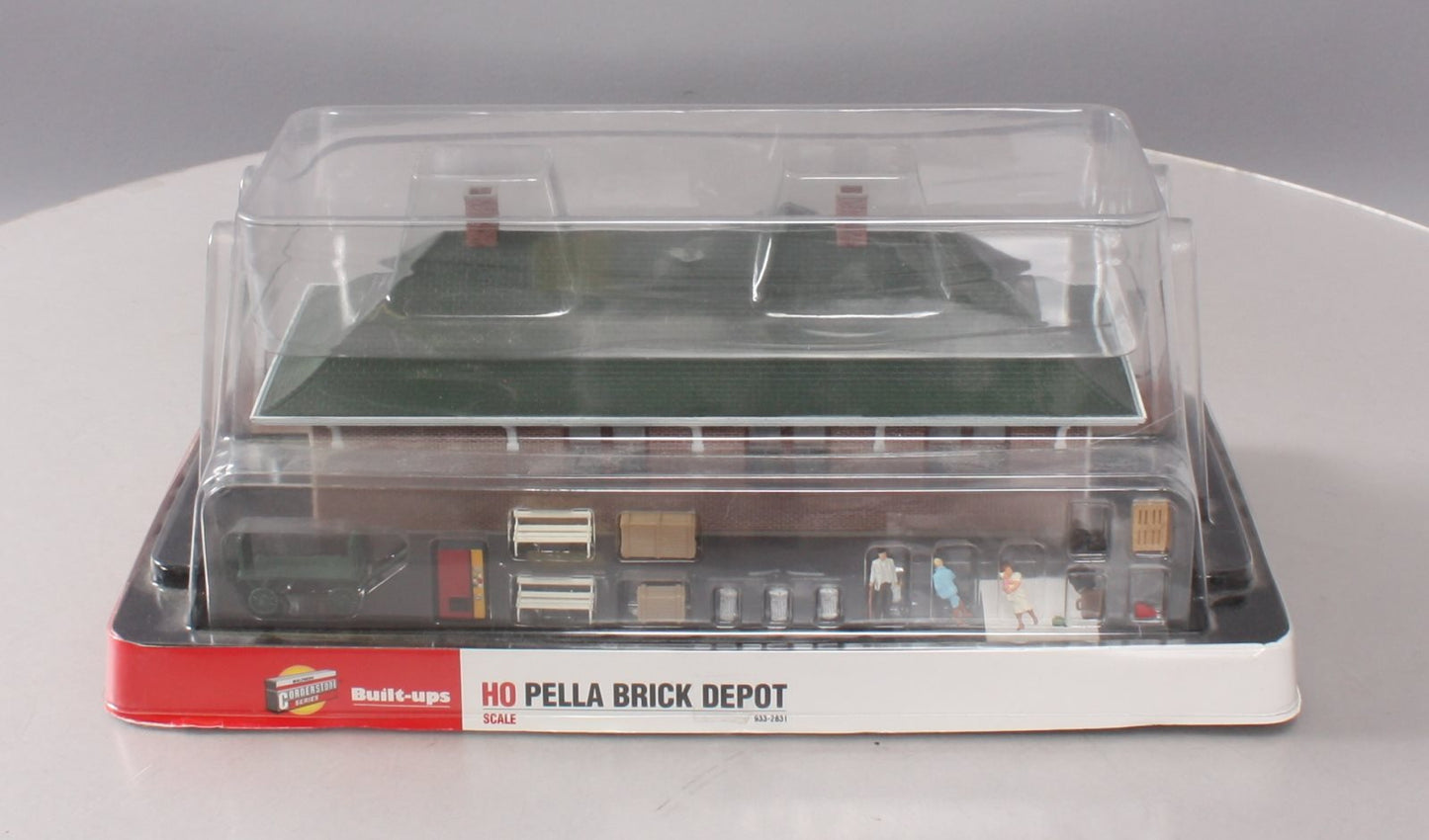 Walthers 933-2831 HO Scale Pella Brick Depot W/ Figures & Accessories Built-Ups