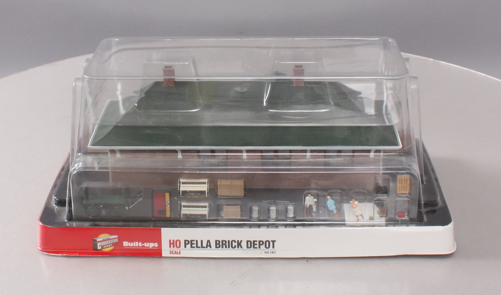 Walthers 933-2831 HO Scale Pella Brick Depot W/ Figures & Accessories Built-Ups