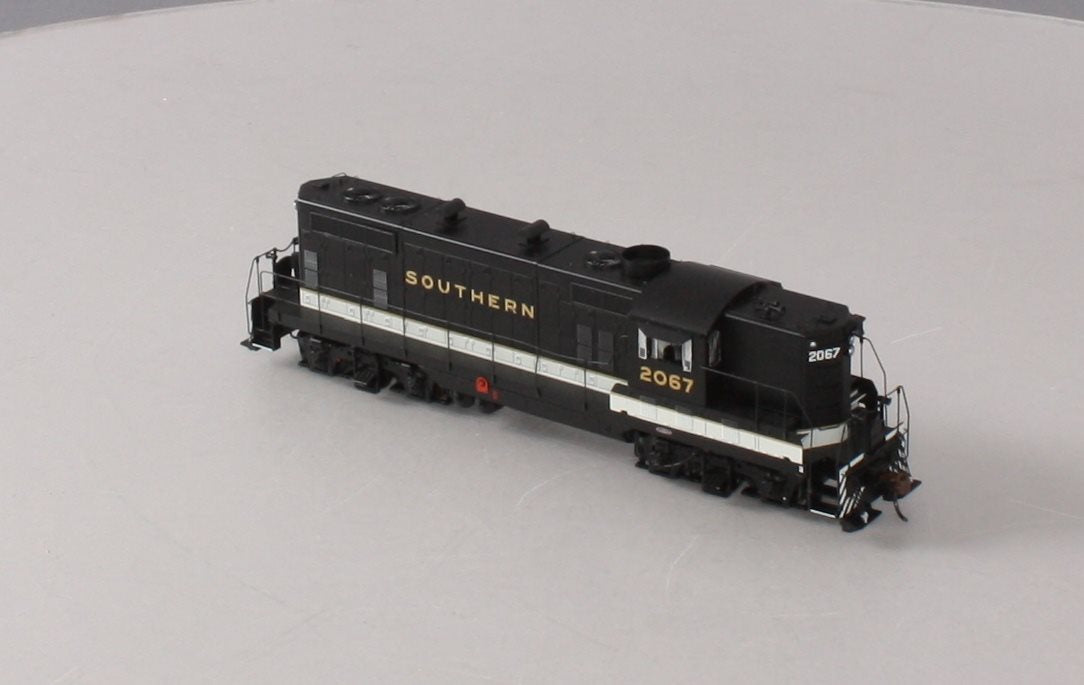Athearn G62937 HO Southern GP7 Diesel Locomotive w/DCC & Sound #2067