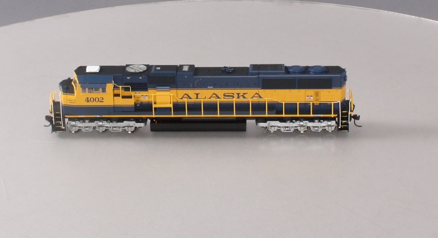 Athearn G64762 HO Scale Alaska SD70MAC Diesel Locomotive w/DCC & Sound