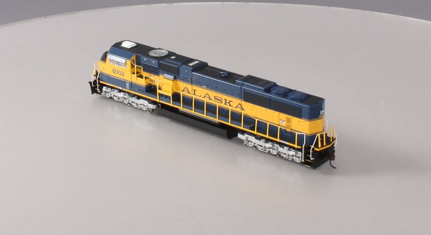 Athearn G64762 HO Scale Alaska SD70MAC Diesel Locomotive w/DCC & Sound