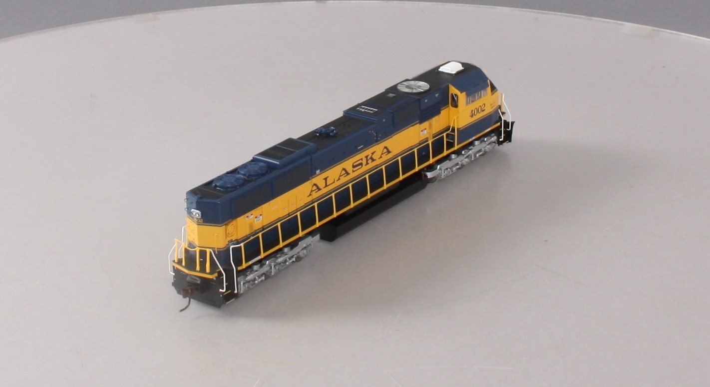 Athearn G64762 HO Scale Alaska SD70MAC Diesel Locomotive w/DCC & Sound