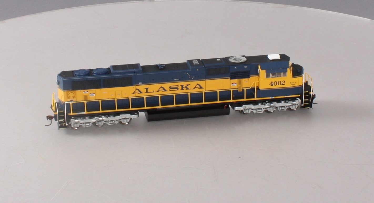 Athearn G64762 HO Scale Alaska SD70MAC Diesel Locomotive w/DCC & Sound