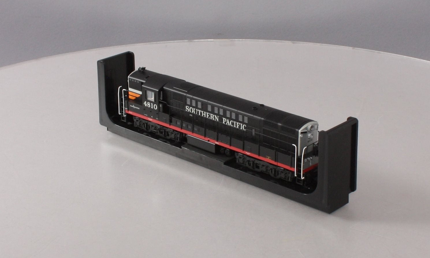 Atlas 10002238 HO TRAIN MASTER Southern Pacific Diesel Engine #4810 w/DCC