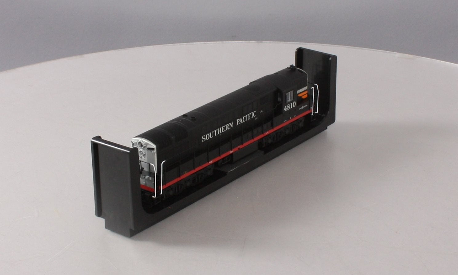 Atlas 10002238 HO TRAIN MASTER Southern Pacific Diesel Engine #4810 w/DCC