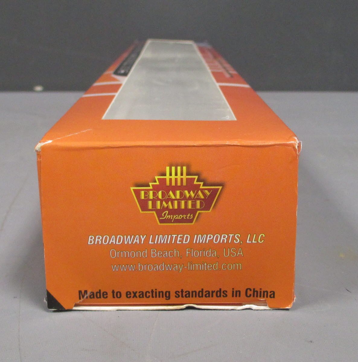 Broadway Limited 682 HO SP Daylight 1941 2-Car Articulated Chair Passenger Set