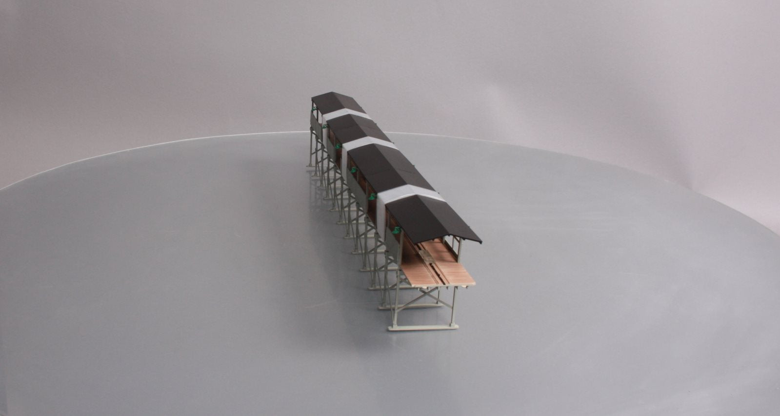 InterMountain T451014 HO PFE Gray Icing Platform Assembled