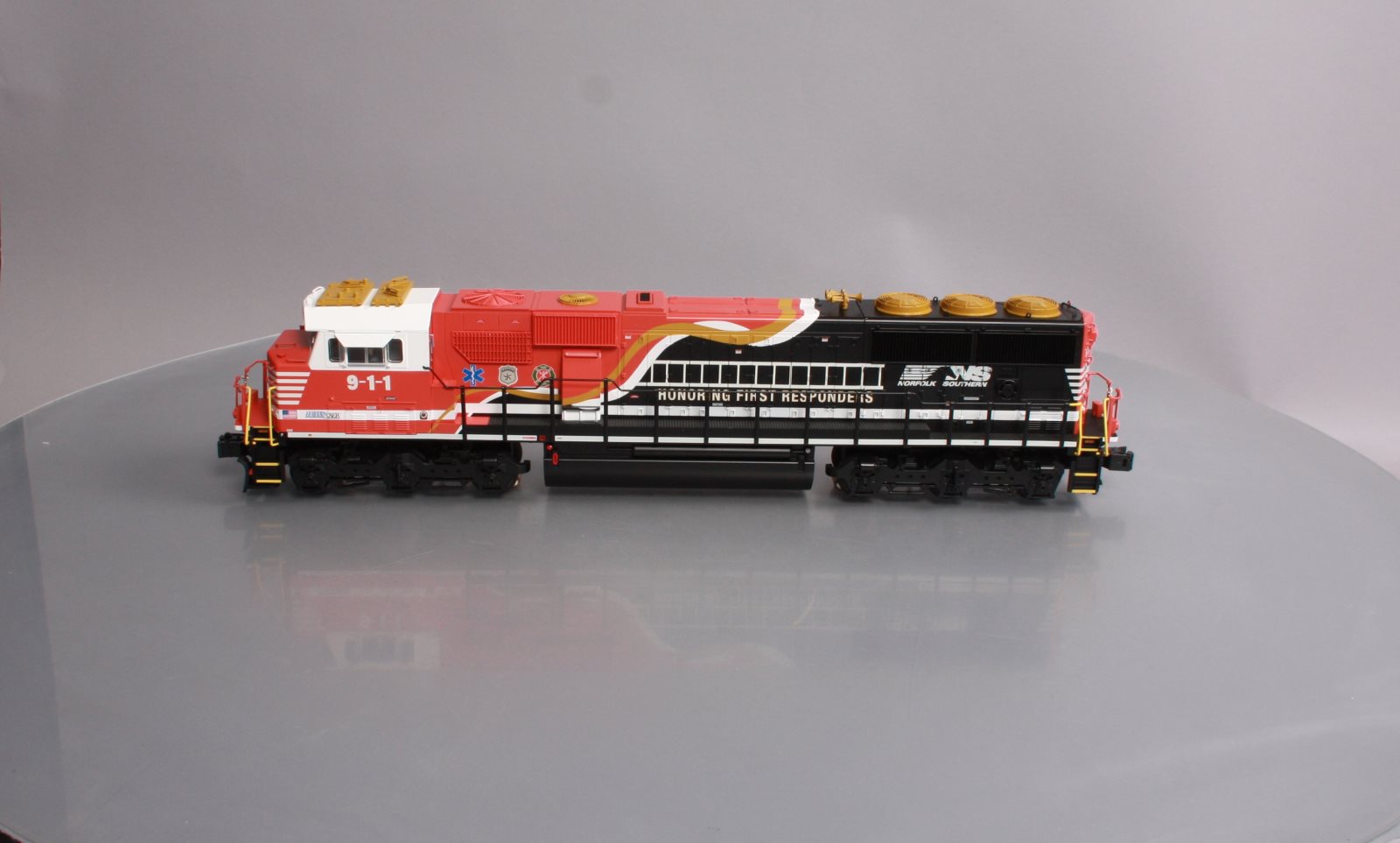 Lionel 6-83422 O Gauge Norfolk Southern Legacy SD60E Diesel Locomotive #911