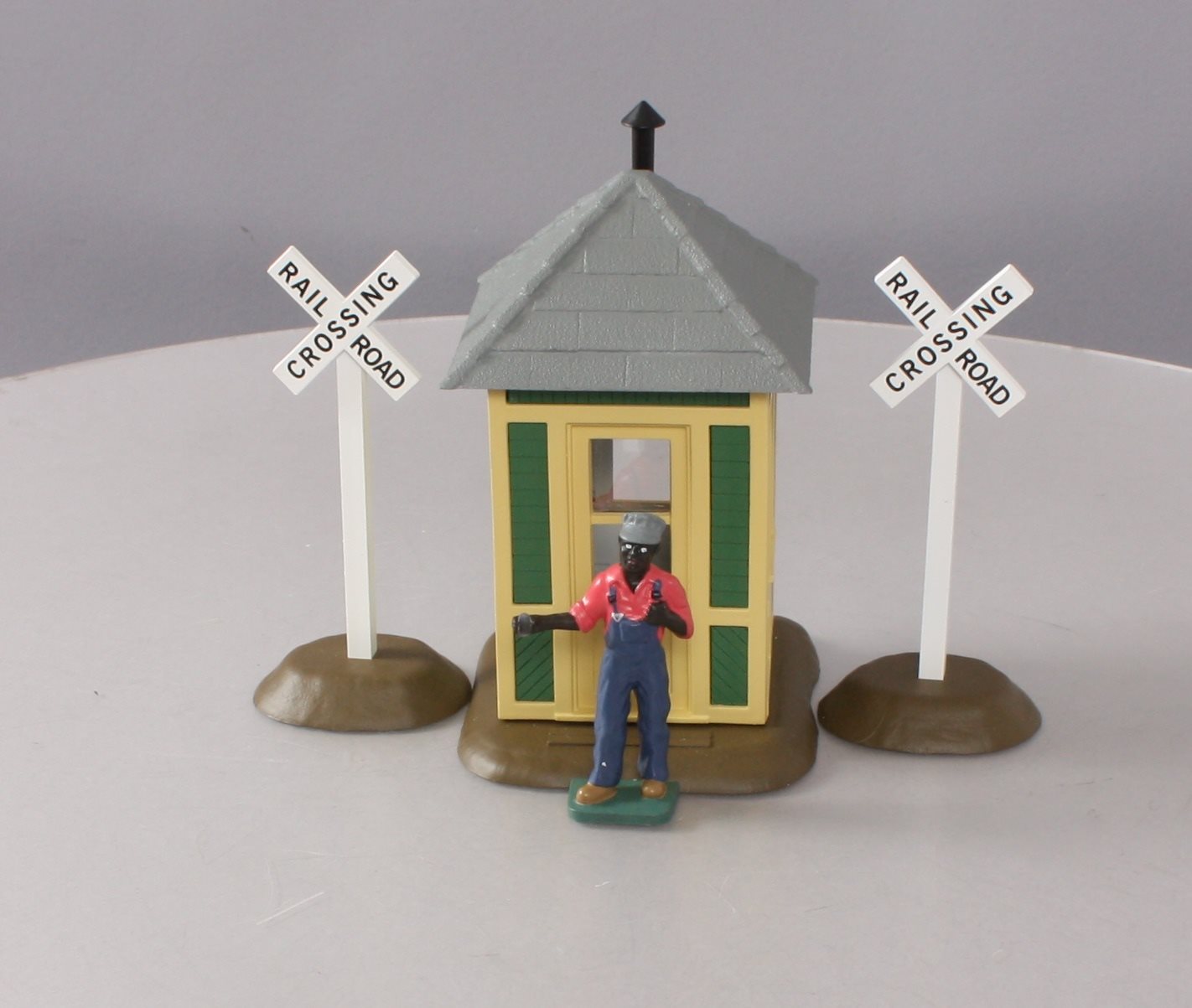 Aristo-Craft 7202 G Scale Built-Up Crossing Shanty