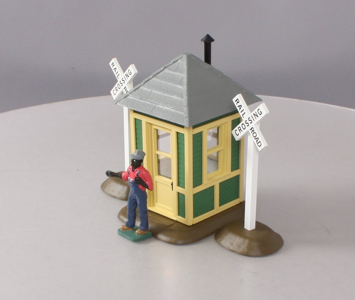 Aristo-Craft 7202 G Scale Built-Up Crossing Shanty