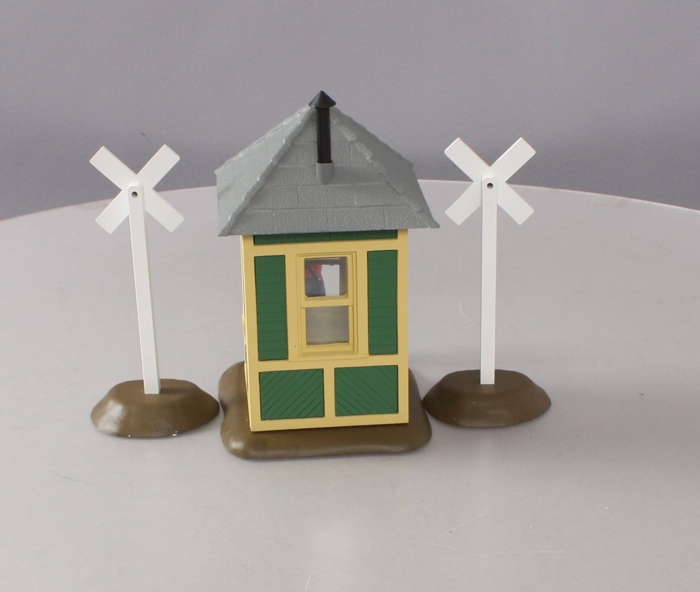 Aristo-Craft 7202 G Scale Built-Up Crossing Shanty