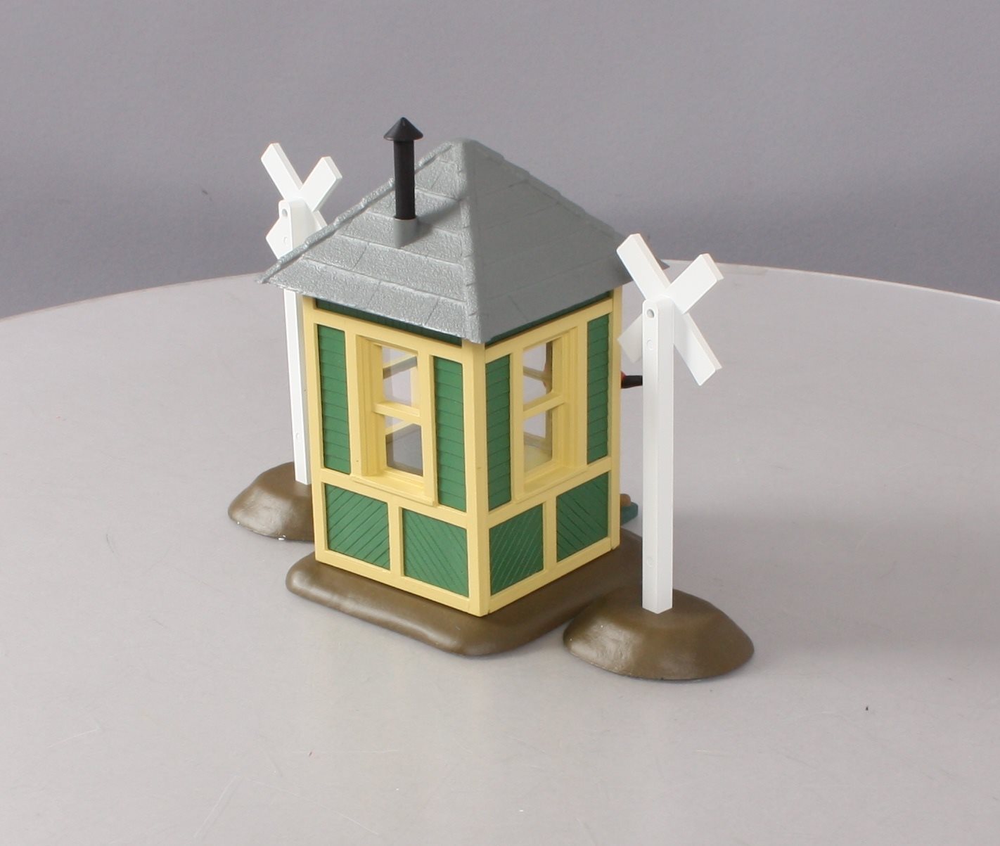 Aristo-Craft 7202 G Scale Built-Up Crossing Shanty