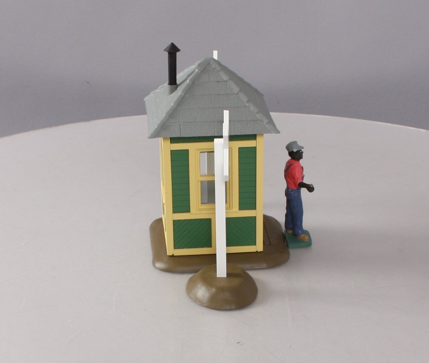 Aristo-Craft 7202 G Scale Built-Up Crossing Shanty