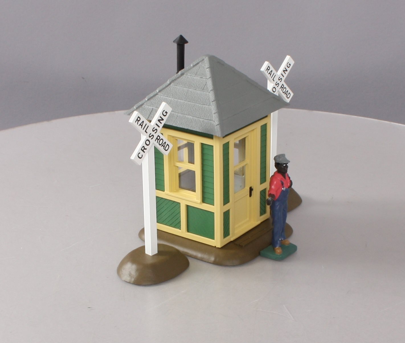 Aristo-Craft 7202 G Scale Built-Up Crossing Shanty