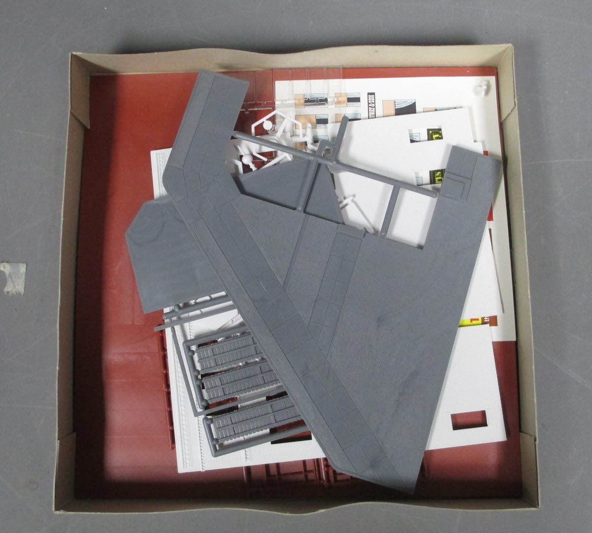 Heljan B901 HO Scale Court House Square Series 1900's Store Front Building Kit