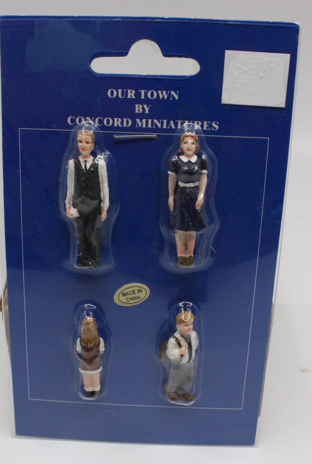 Concord Miniatures M1851 O Scale Standing Family Figures (Set of 4)