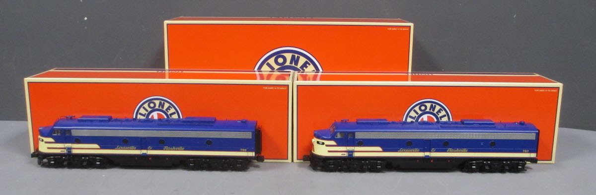 Lionel 6-84085 Louisville & Nashville E8 AA Diesel Locomotive #796/#797