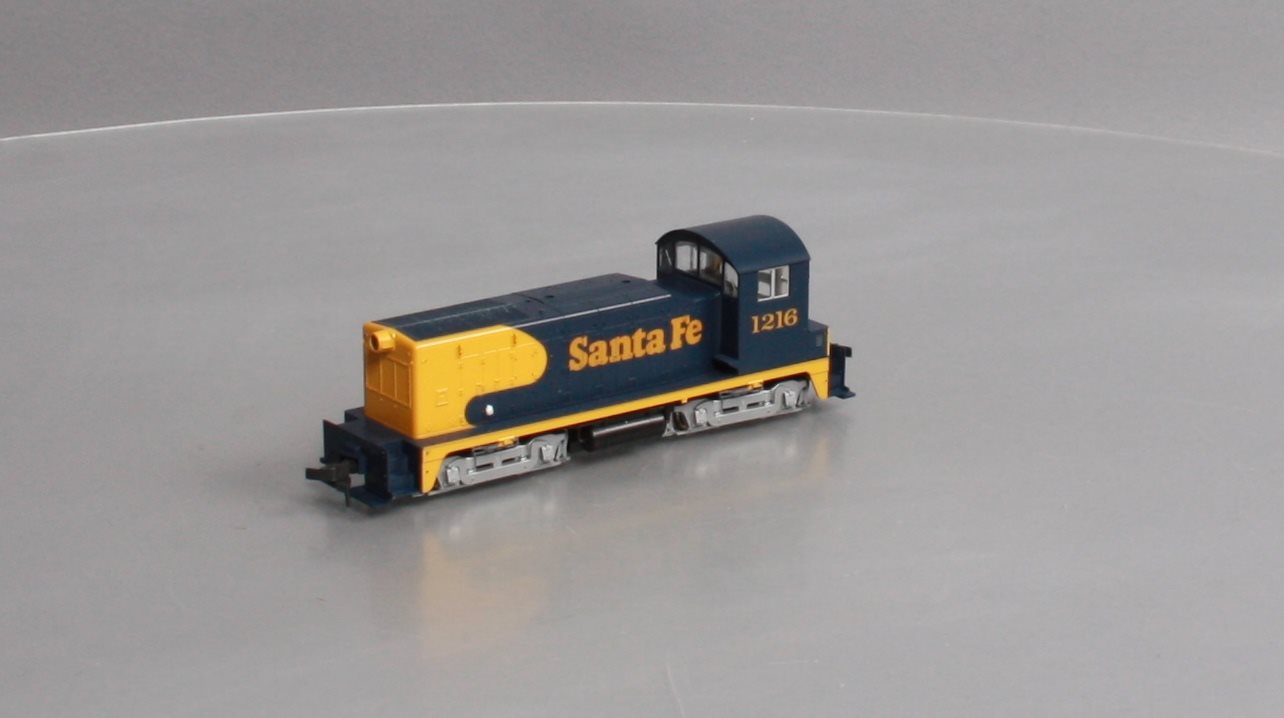 Kato 37-111 HO Scale AT&SF EMD NW-2 Diesel Switcher #1216