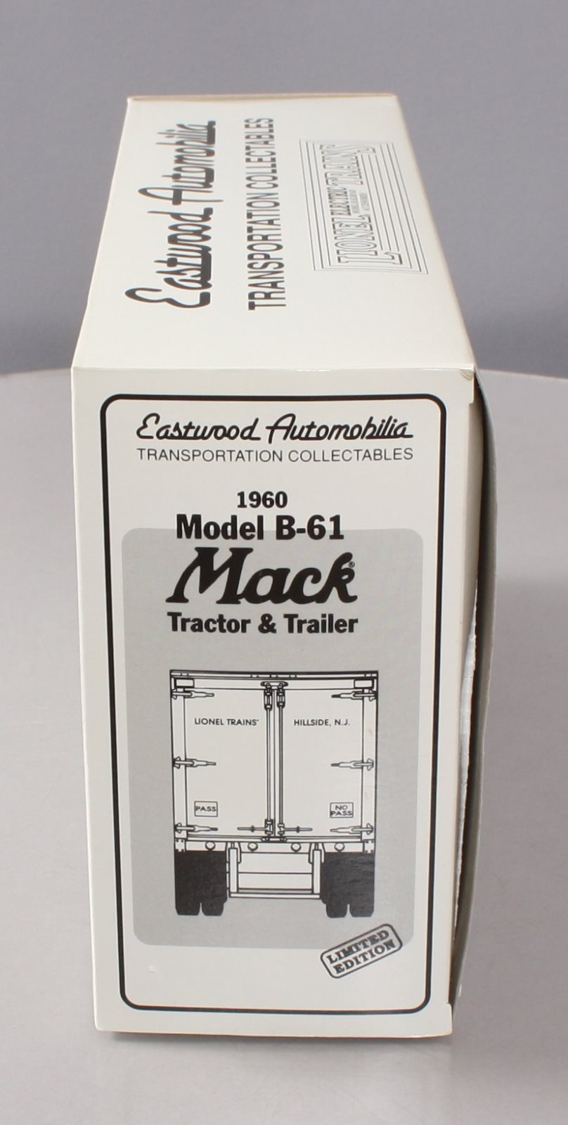 Eastwood 19-0116 1:34 Scale 1960 B-61 Mack Tractor & Trailer LN/Box