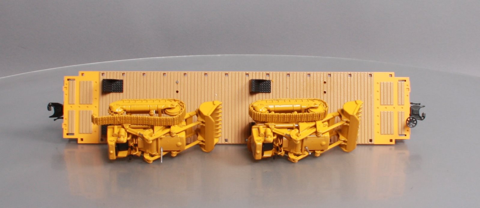 MTH 20-98648 Caterpillar 60’ Flat Car with 2 CAT No. 977 Traxcavators #977516