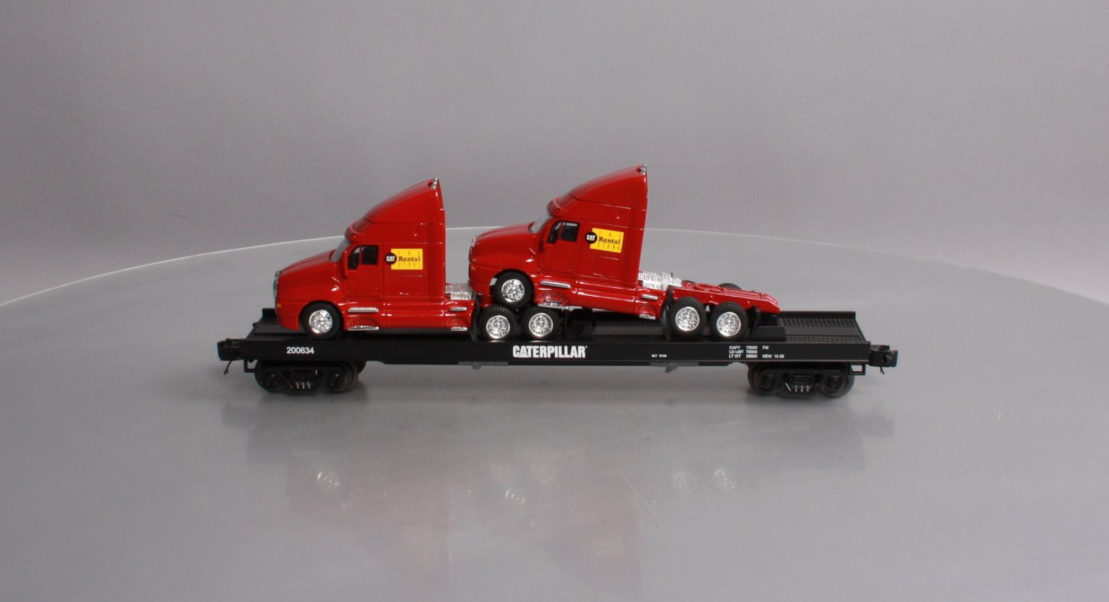MTH 20-98531 O Gauge Caterpillar Flat Car w/ 2 CAT Rental Store Haulers #200634
