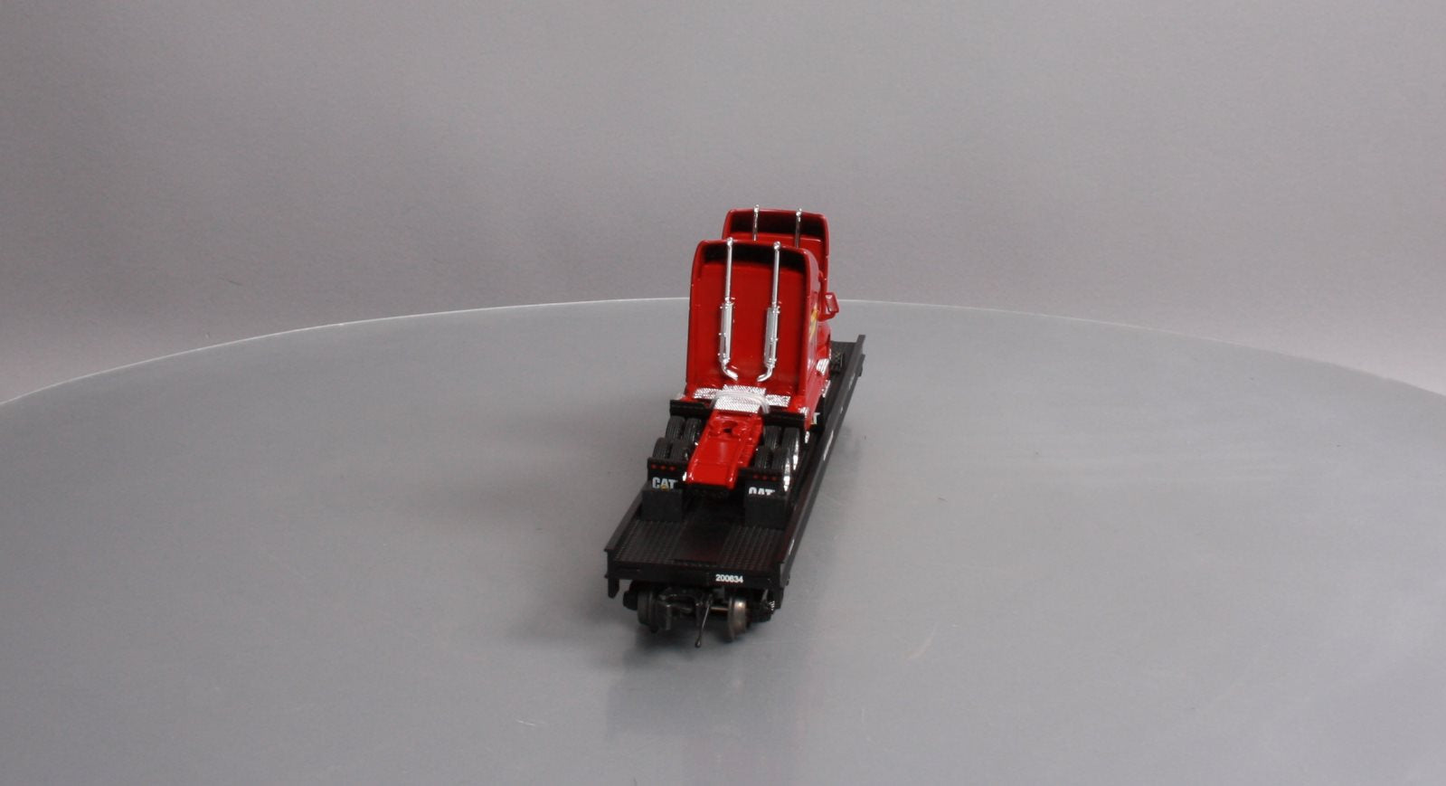 MTH 20-98531 O Gauge Caterpillar Flat Car w/ 2 CAT Rental Store Haulers #200634