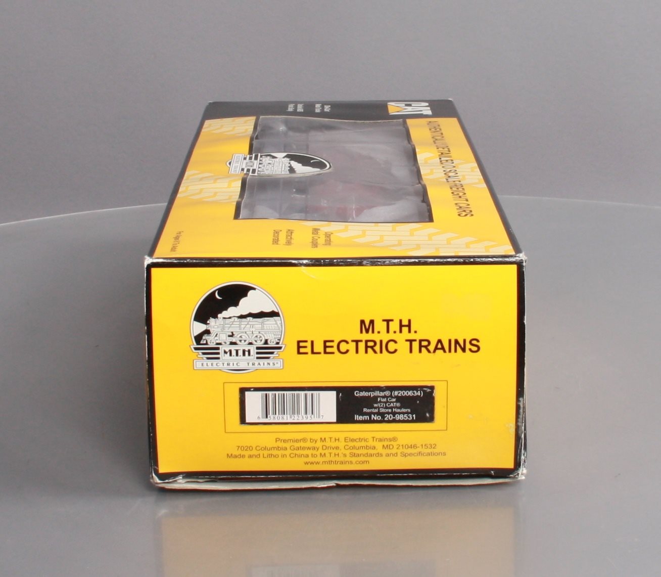 MTH 20-98531 O Gauge Caterpillar Flat Car w/ 2 CAT Rental Store Haulers #200634