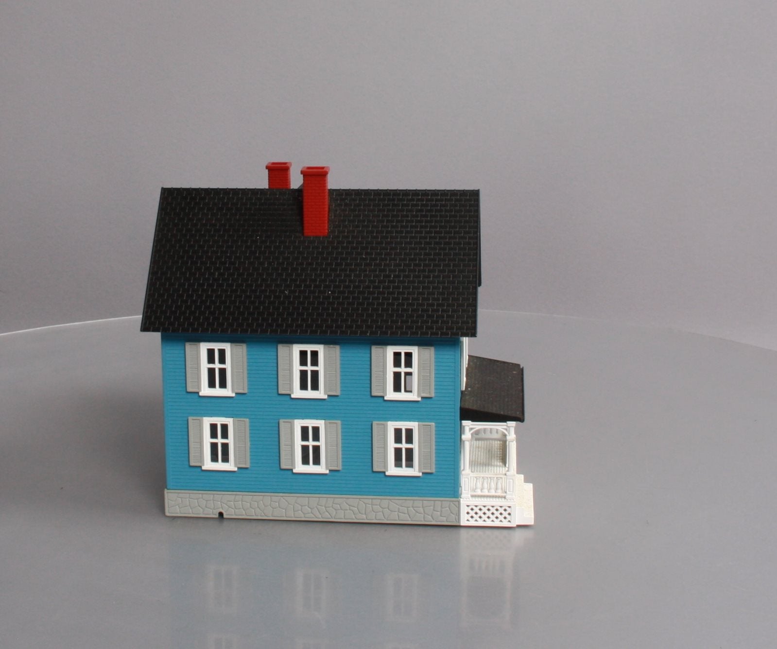 MTH 30-9046 O Gauge Assembled Farm House Blue W/Gray Shutters