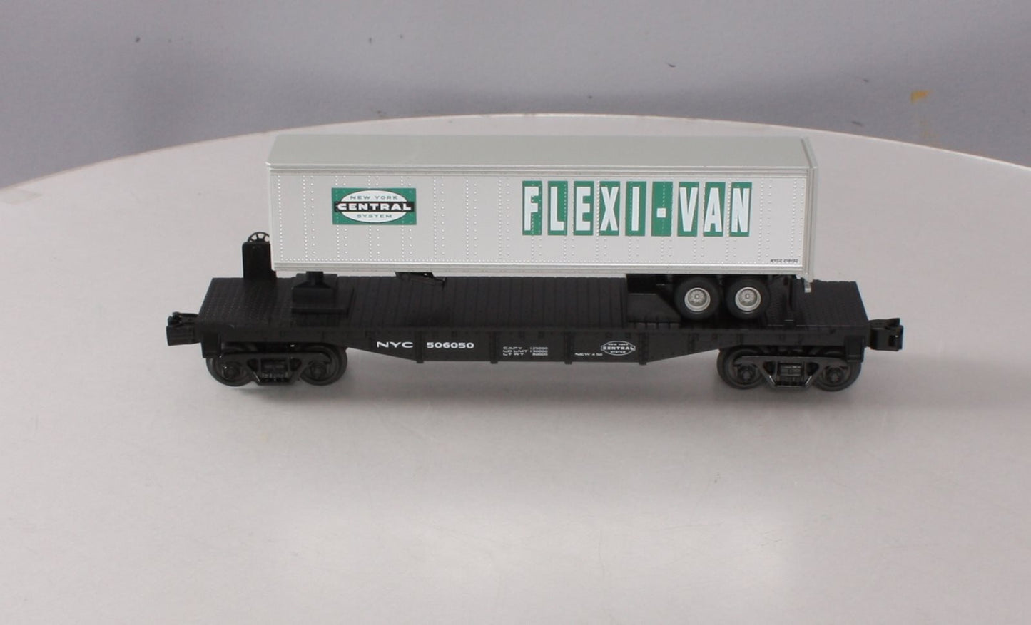 MTH 30-76374 New York Central Flat Car w/Trailer