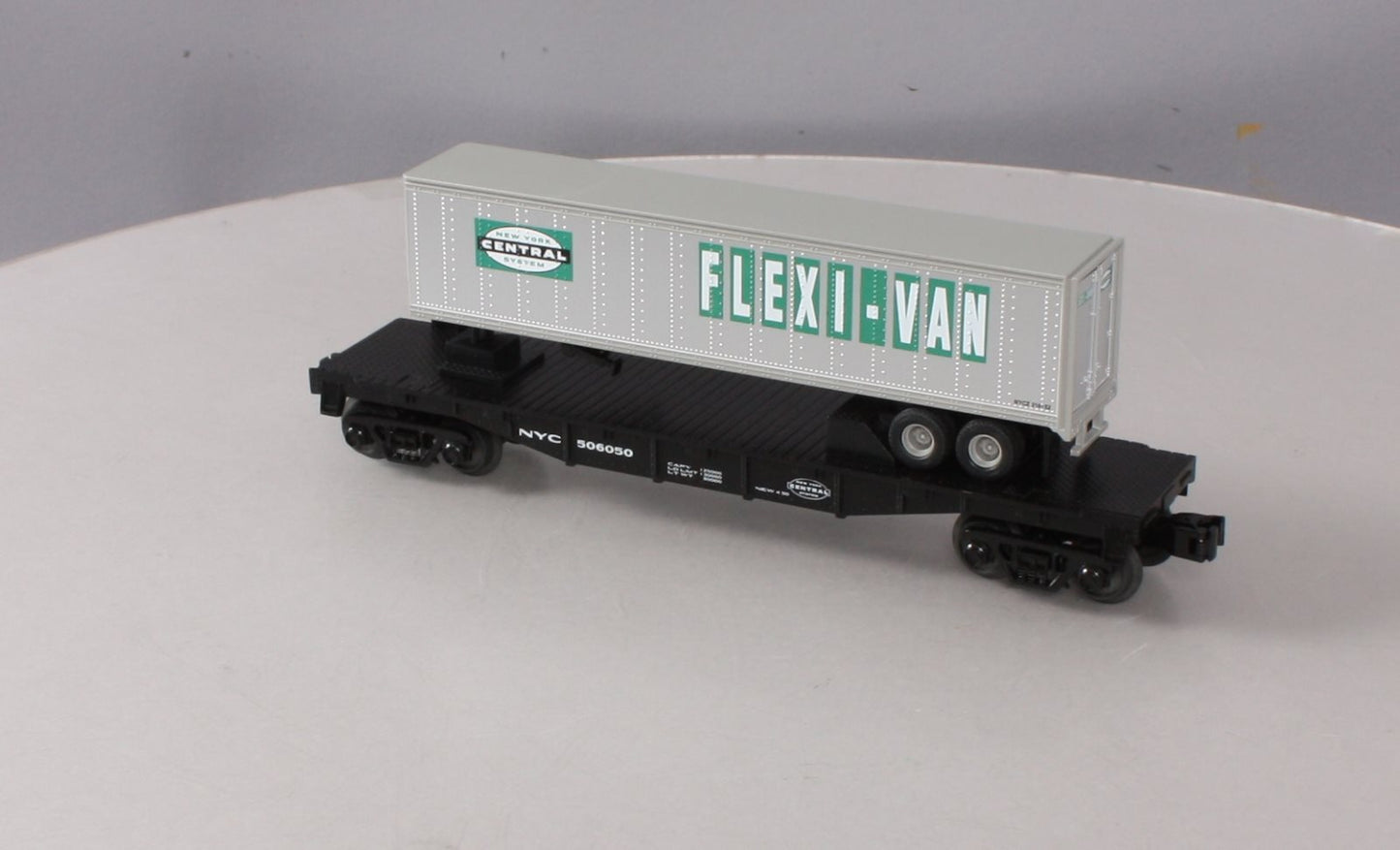 MTH 30-76374 New York Central Flat Car w/Trailer
