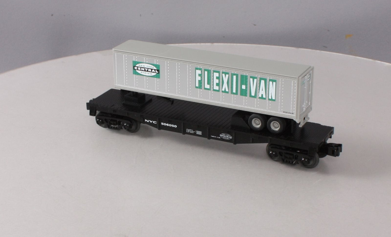 MTH 30-76374 New York Central Flat Car w/Trailer