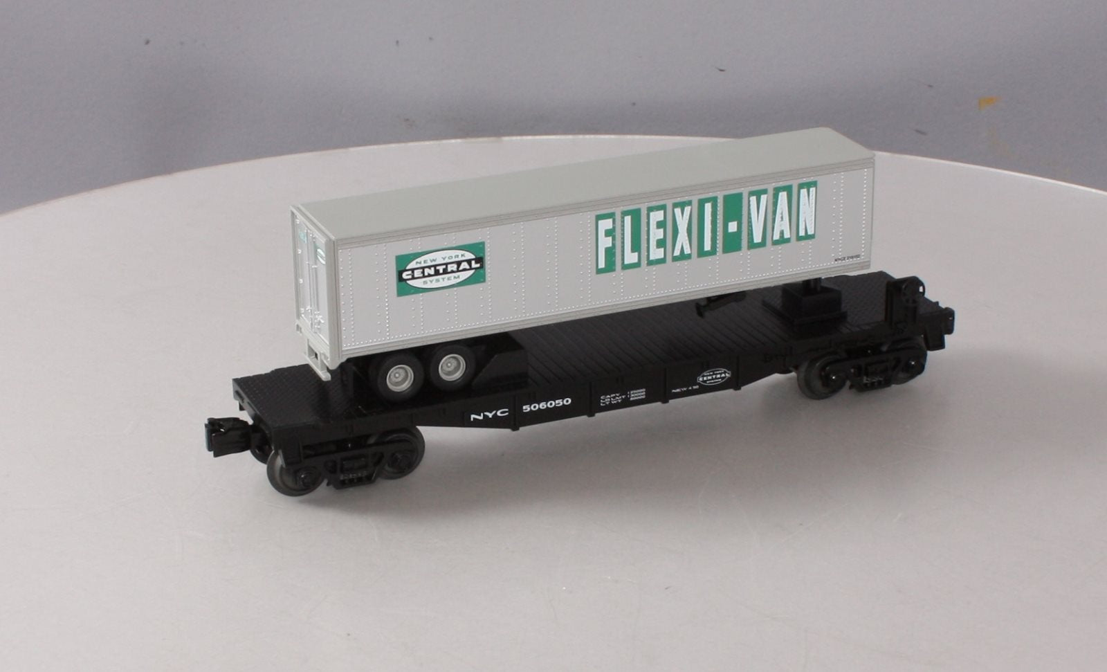 MTH 30-76374 New York Central Flat Car w/Trailer
