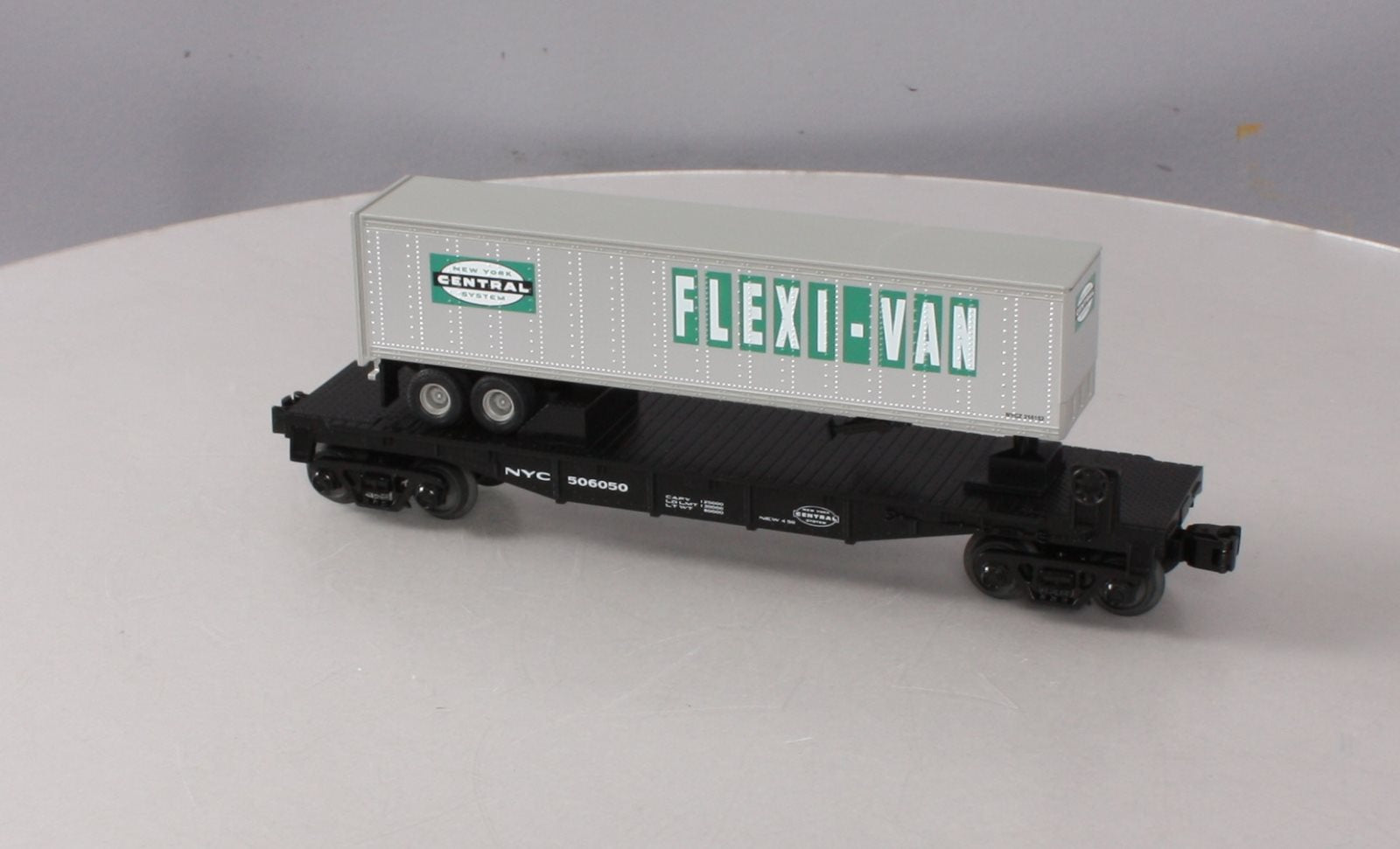 MTH 30-76374 New York Central Flat Car w/Trailer