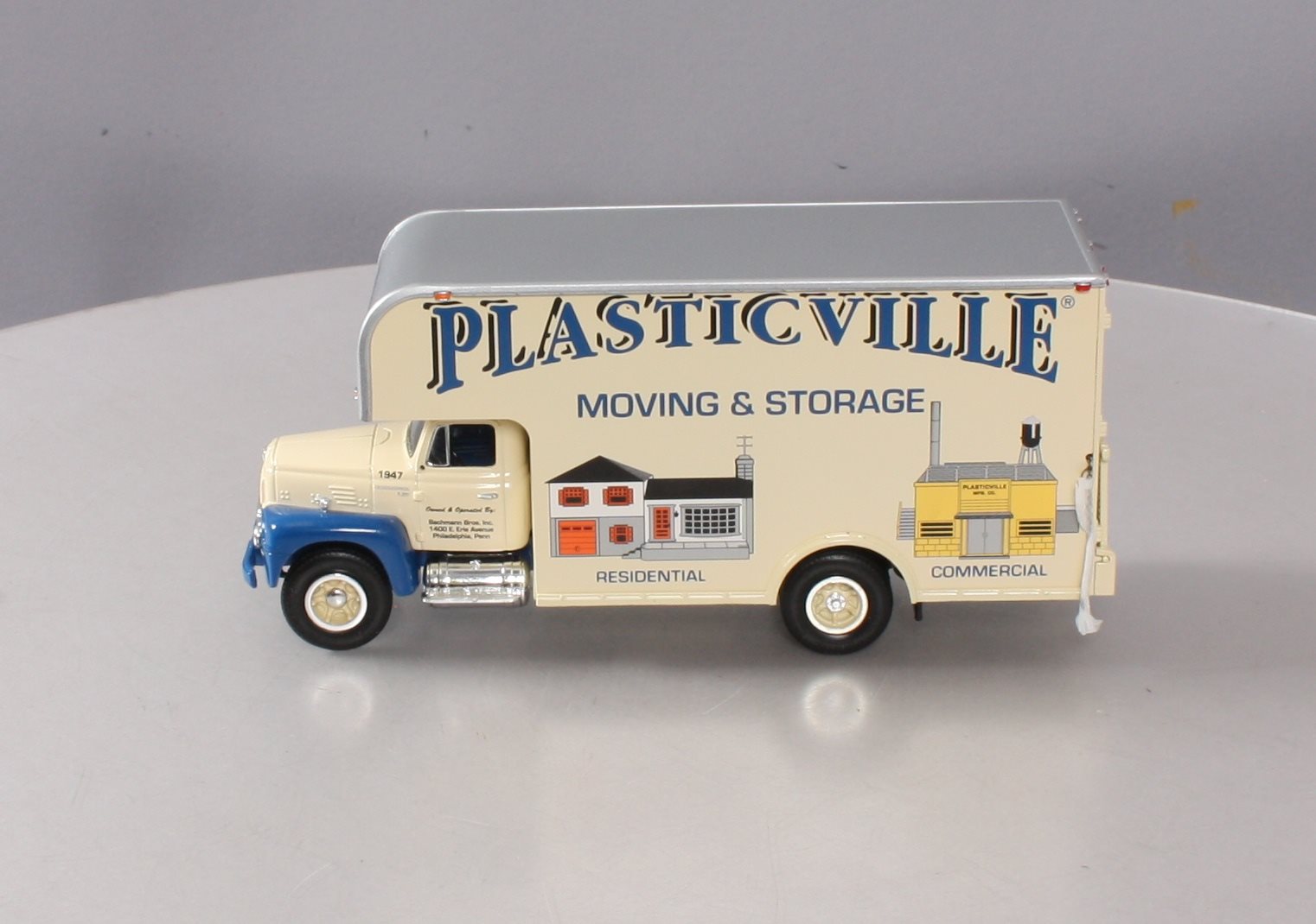 Eastwood Automobilia 19-1671 1:34 Scale Plasticville 1957 International R-200