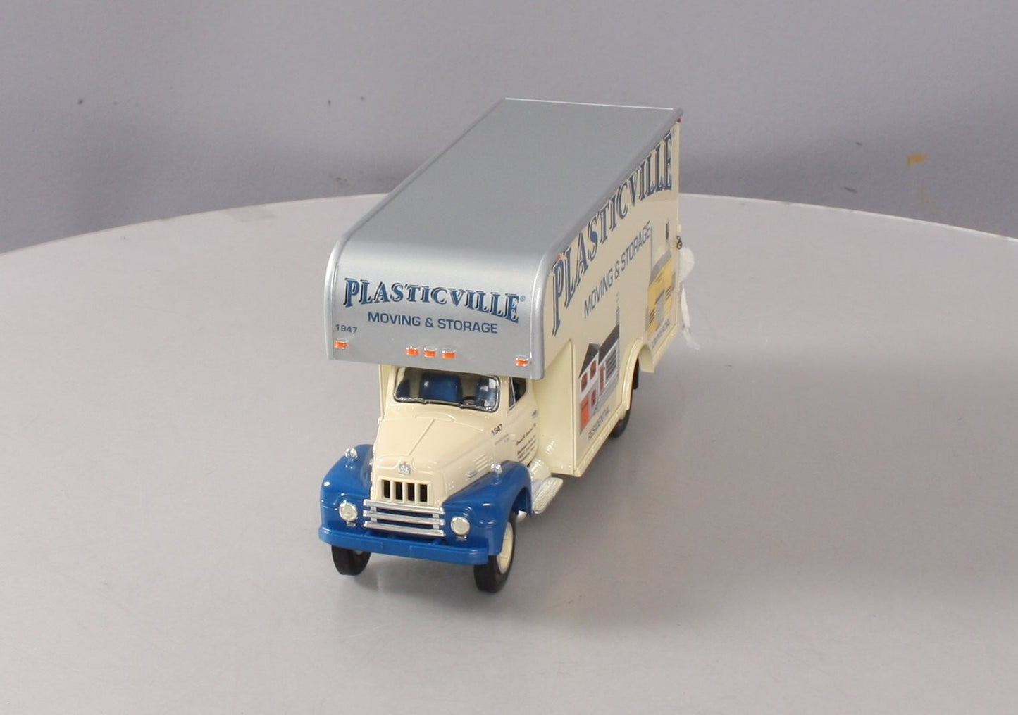 Eastwood Automobilia 19-1671 1:34 Scale Plasticville 1957 International R-200