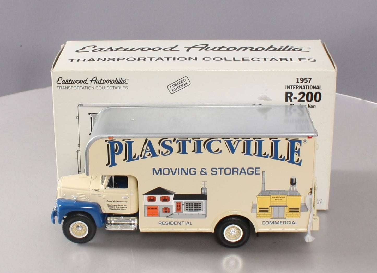 Eastwood Automobilia 19-1671 1:34 Scale Plasticville 1957 International R-200 M