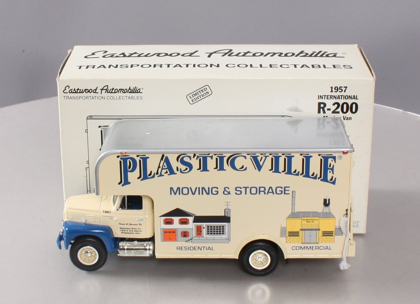 Eastwood Automobilia 19-1671 1:34 Scale Plasticville 1957 International R-200
