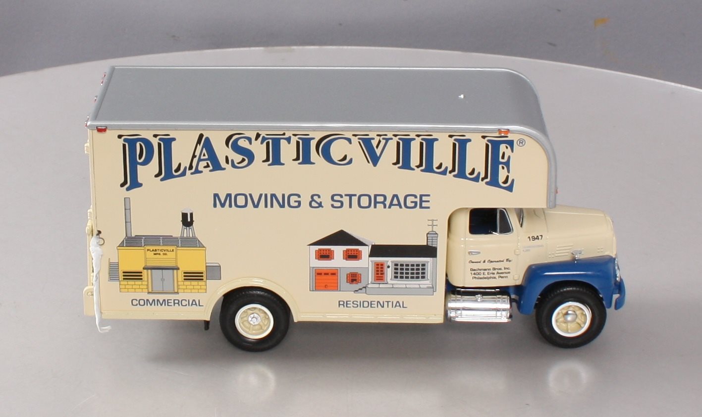 Eastwood Automobilia 19-1671 1:34 Scale Plasticville 1957 International R-200