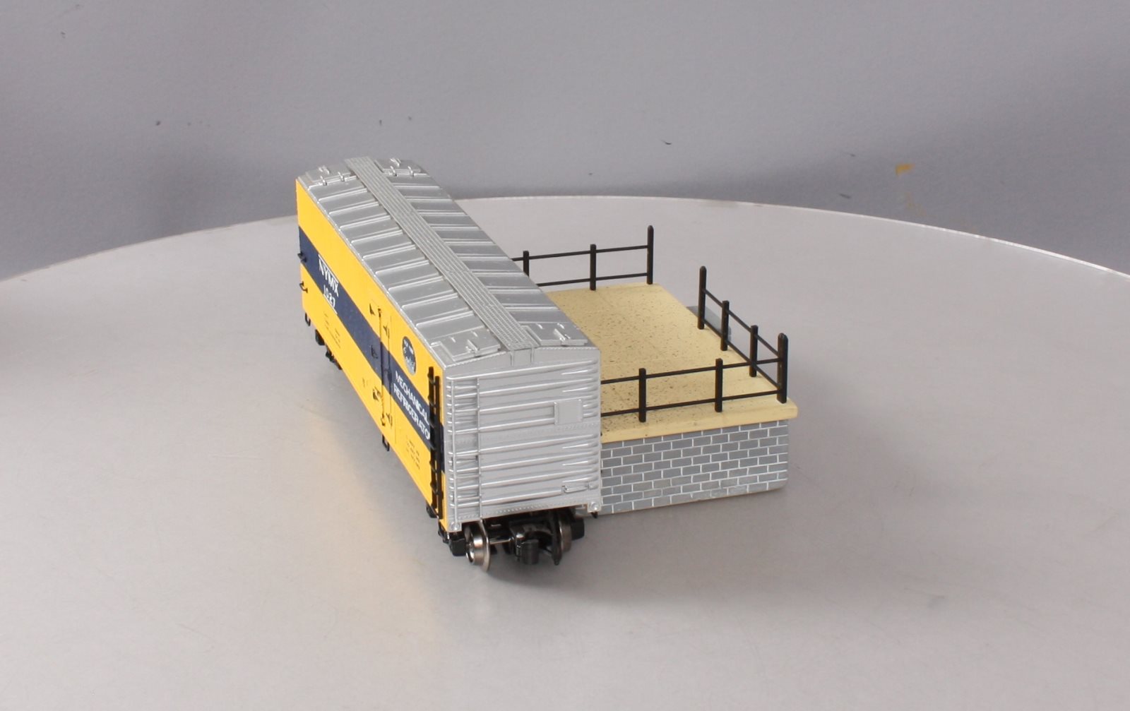 Lionel 6-36839 O NYC Operating Milk Car w/Platform
