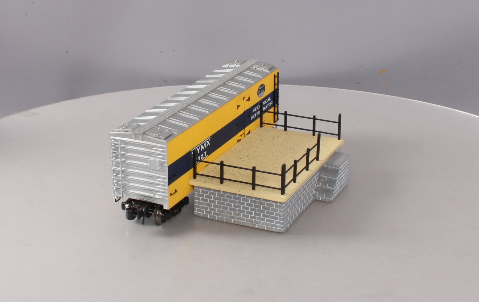 Lionel 6-36839 O NYC Operating Milk Car w/Platform