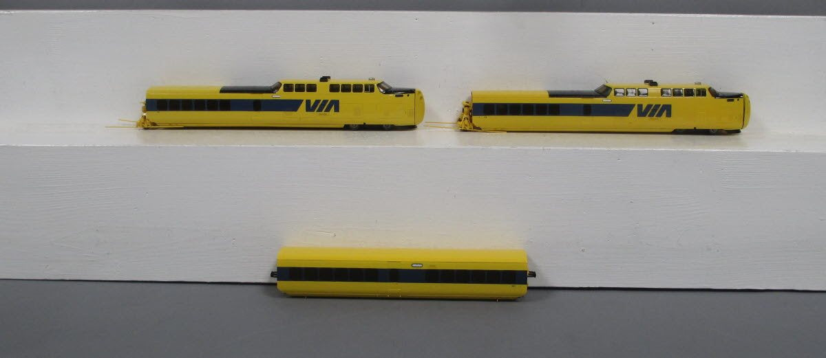 Rapido Trains 200006 HO Gauge VIA Rail Canada TurboTrain Diesel Train Set