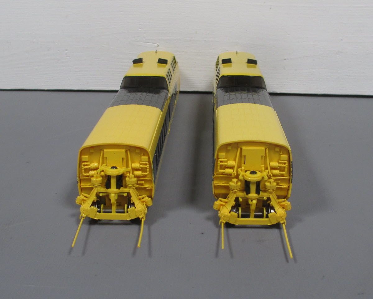 Rapido Trains 200006 HO Gauge VIA Rail Canada TurboTrain Diesel Train Set