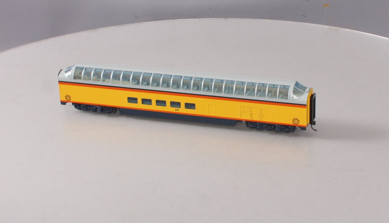 Walthers 932-6884 HO Chessie System Pullman-Standard Super Dome