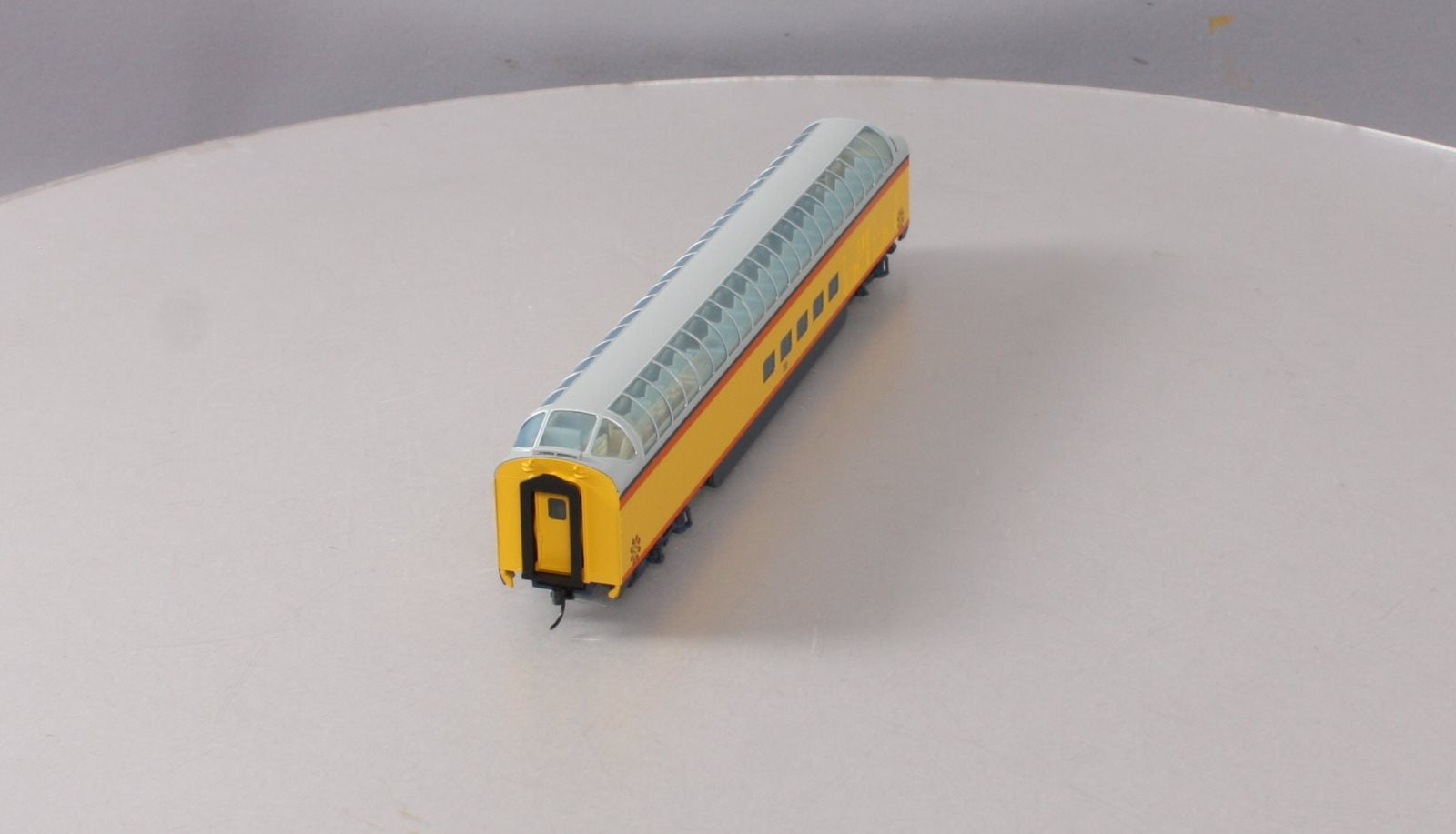 Walthers 932-6884 HO Chessie System Pullman-Standard Super Dome